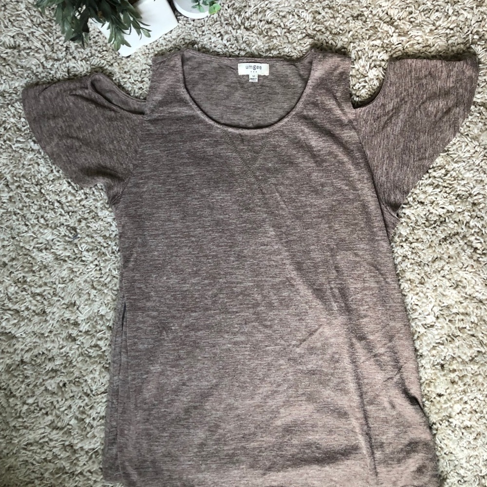 Umgee Shoulder Cut Out Tee. Size Medium.
